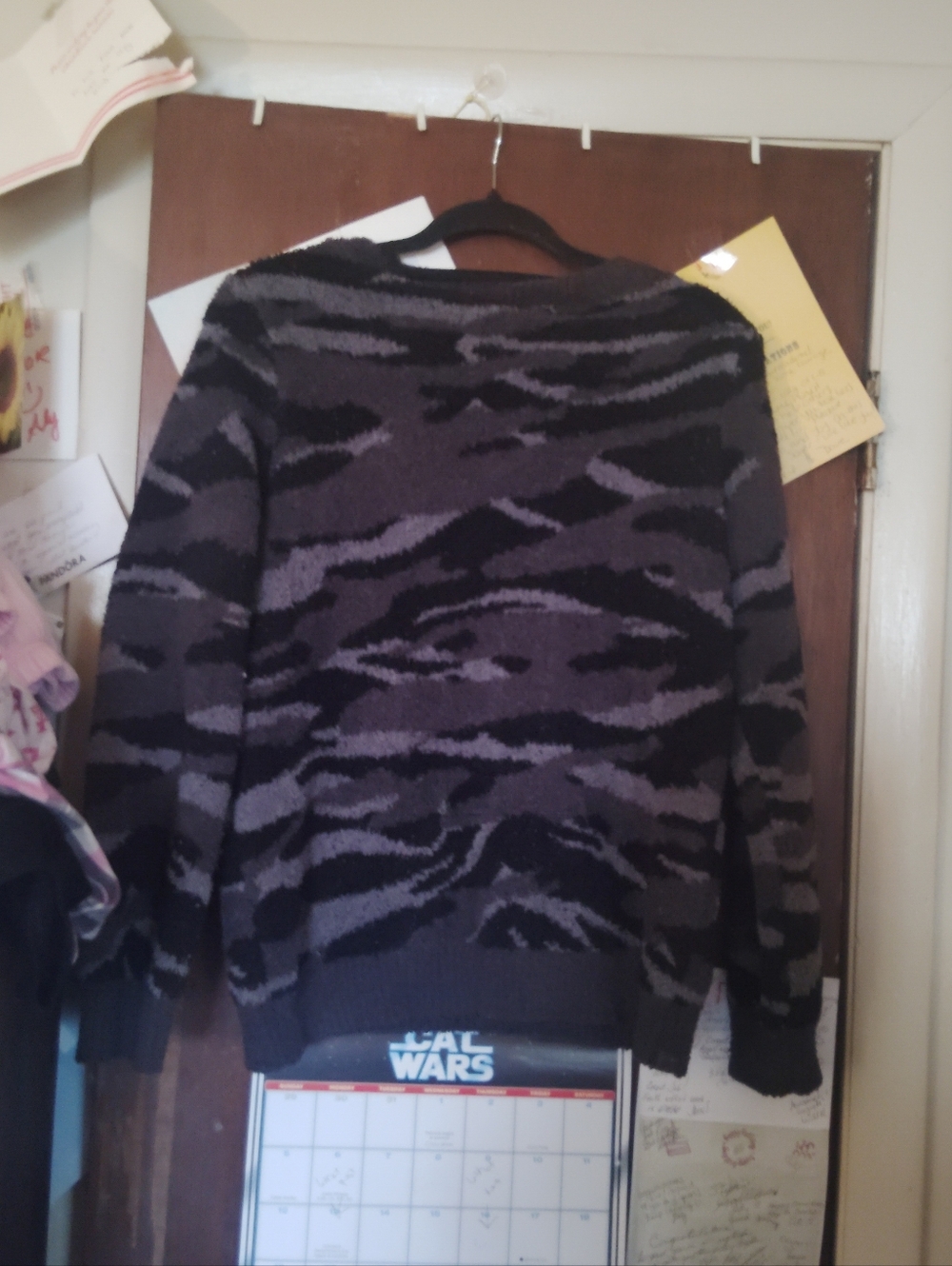 BAREFOOT DREAMS CozyChic Seaside Crew-Neck Pullover - Carbon Camo - Picture 8 of 9